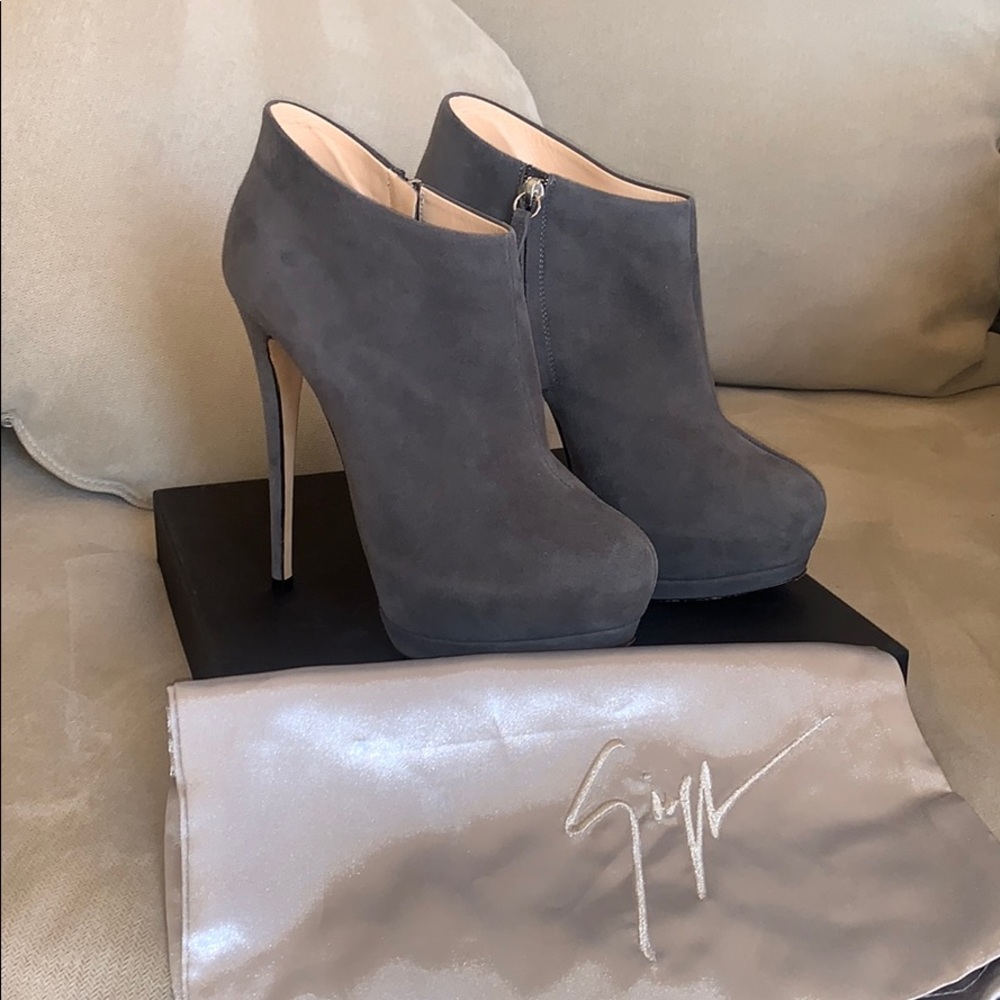 Giuseppe Zanotti gray ankle booties